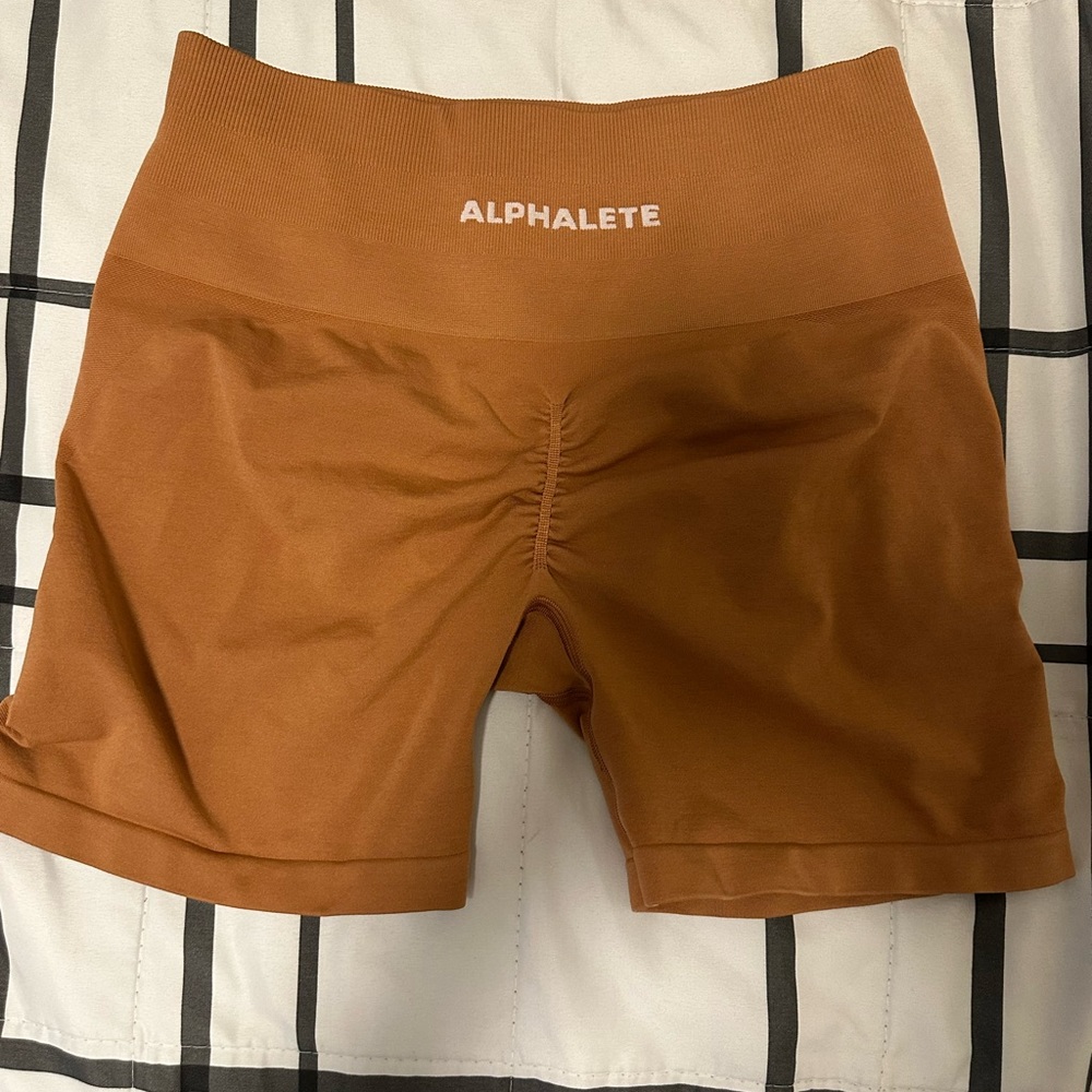 alphalete amplify shorts- mandarin, size medium
